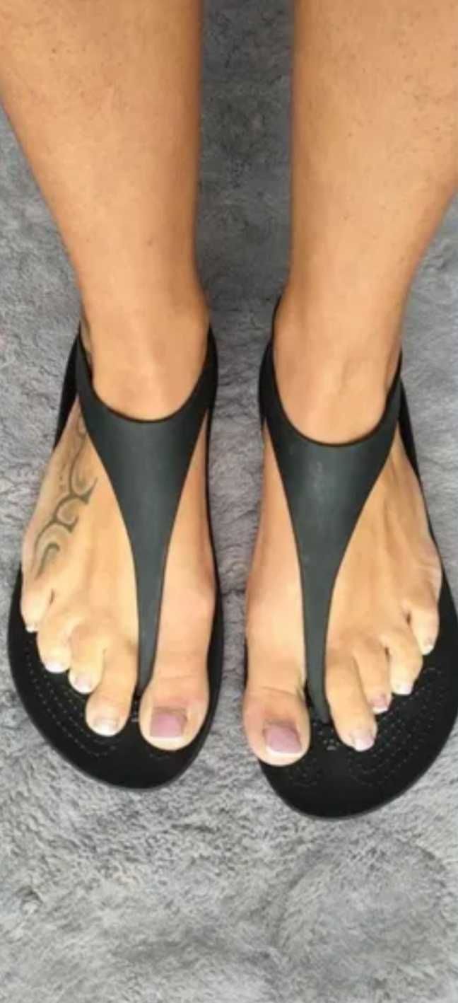 Sandały japonki crocs serena flip w10 czarne