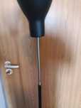 Lampa podłogowa stojąca regulowana.