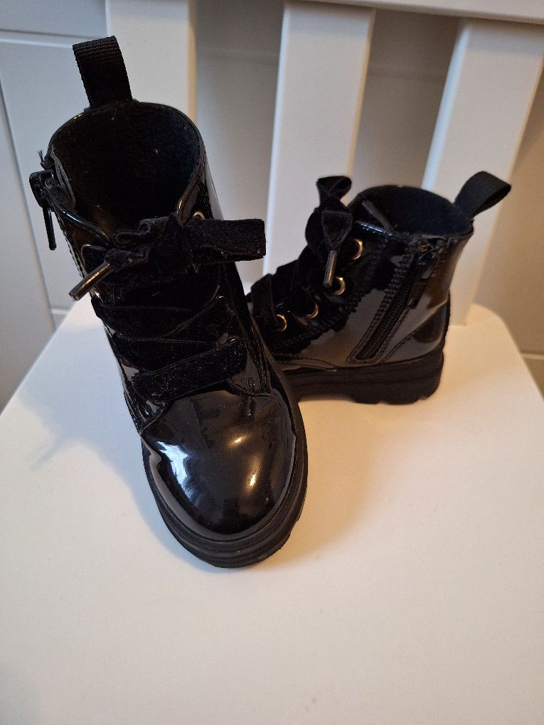 Lakierowane trzewiki ocieplane, buty do sukienki
