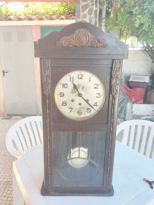 Relógio de parede antigo FMS mecânico com pêndulo – a funcionar