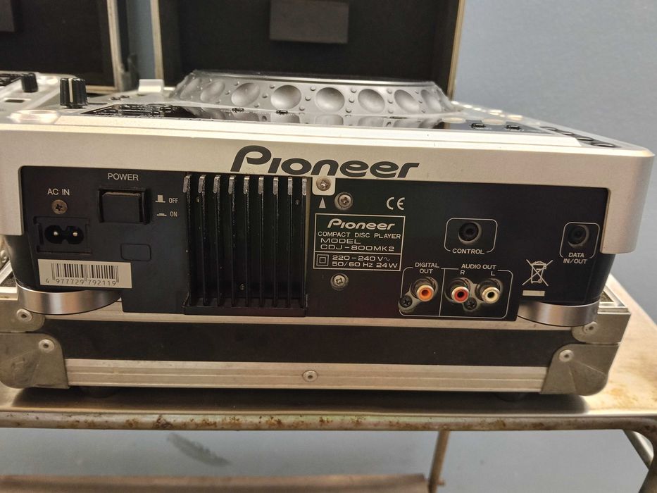 Dwa odtwarzacze DJ CDJ-800MK2