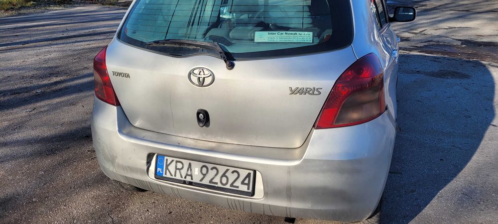 Lampa błotnik zderzak Yaris 2  Części