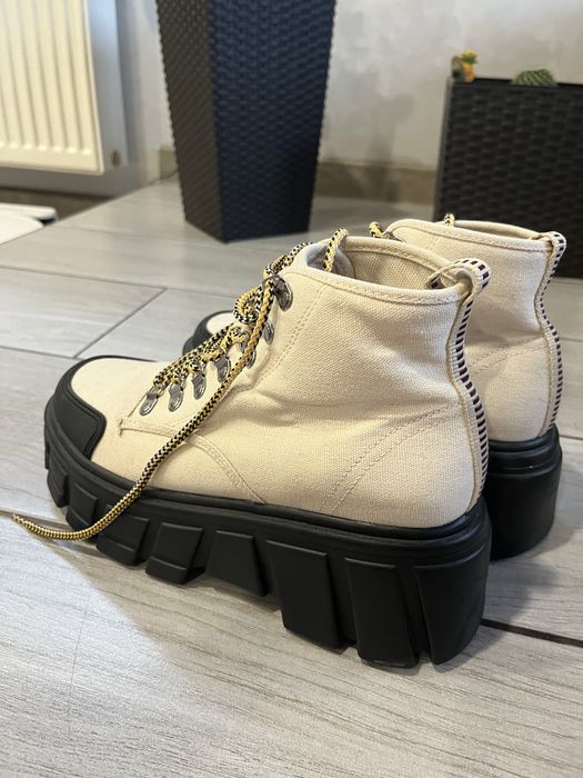 Жіночі чоботи Zara