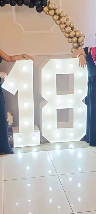 Wynajem cyfra 18 LED z białej skóry  wysokość 120cm