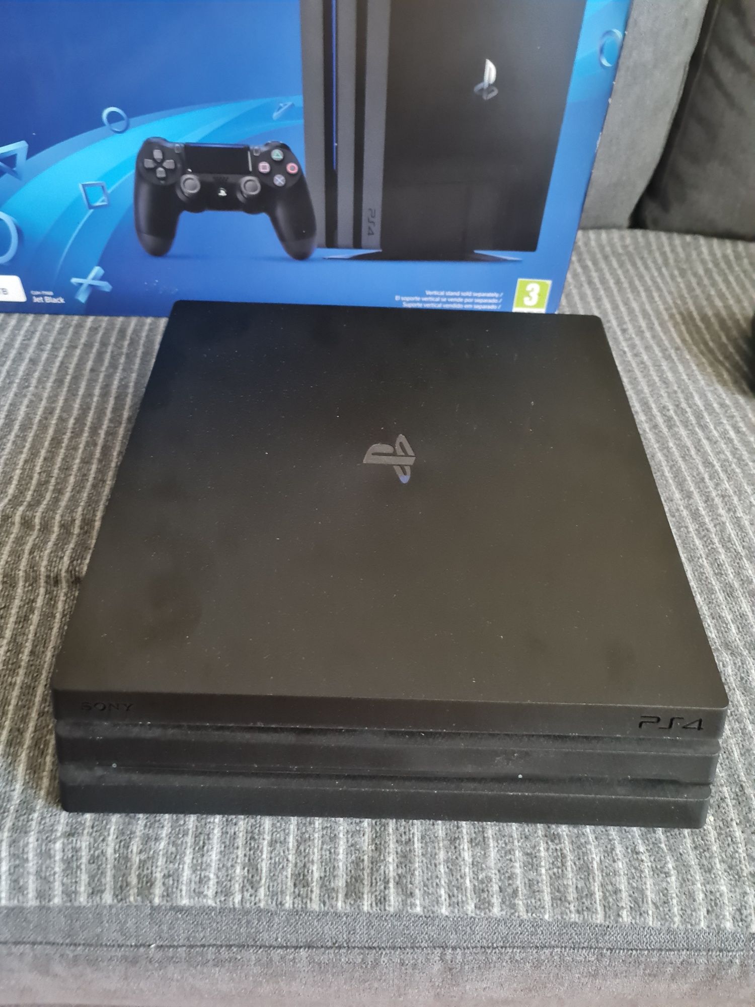 Playstation 4 Ps4 Pro 1tb com 2 comandos originais