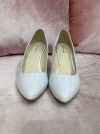 Buty ślubne skórzane nowe r. 40 białe firmy La Boda