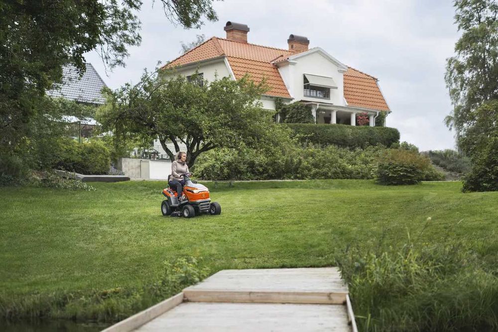 traktor ogrodowy, kosiarka samojezdna, traktorek husqvarna ts112