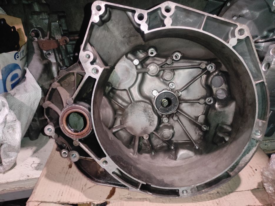 Volvo V50  6 Ступка КПП в розборі 1,6 hdi коробка Ford C-Max Focus 3