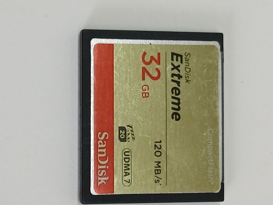 Conjunto de bolsa Lowepro + cartões CF Sandisk