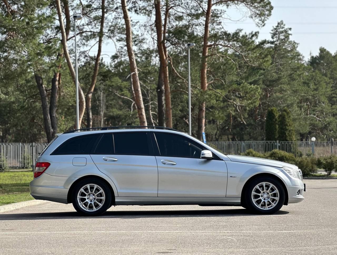 Mercedes-Benz C-Class 2010 року, 2.1 дизель, механіка, задній привід,