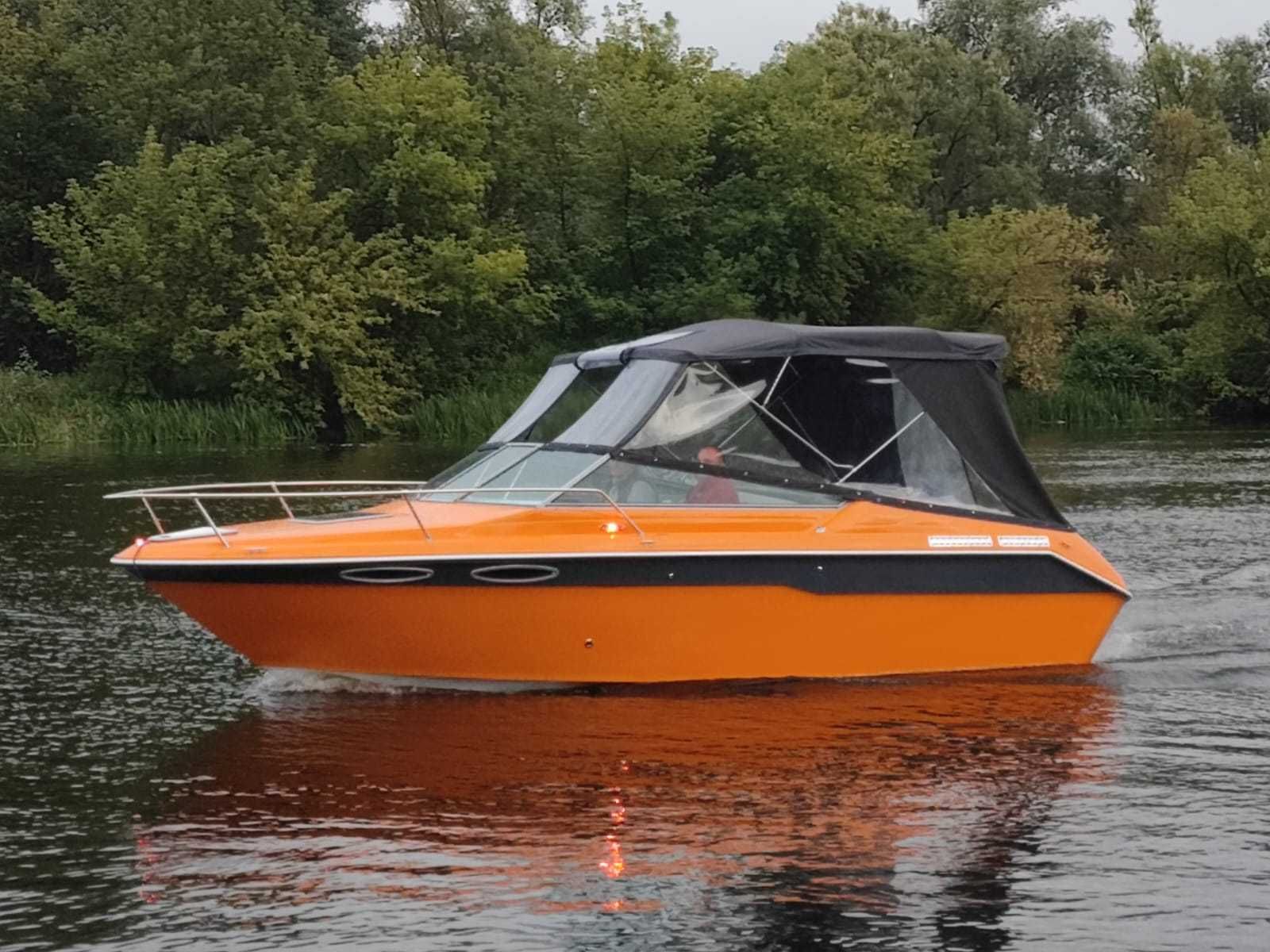 łódź motorowa SEA RAY 220 ov,