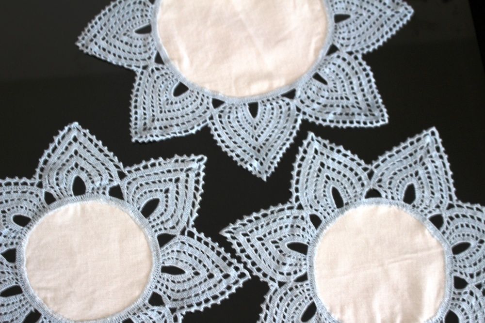 Conjunto de Naprons com renda colorida, azul claro e rosa. Novos!