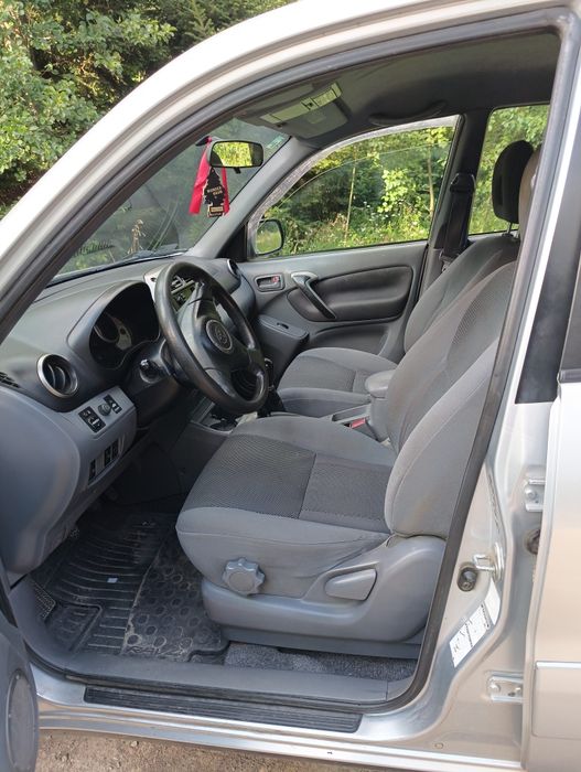 Sprzedam Toyotę RAV4 z 2002 roku 2.0 diesel