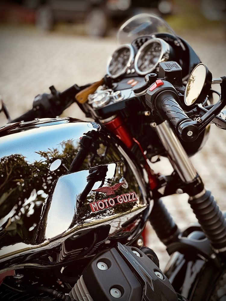 Moto Guzzi V7 II Racer
