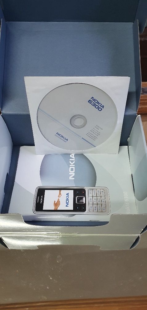 Nokia 6300  , biała  .