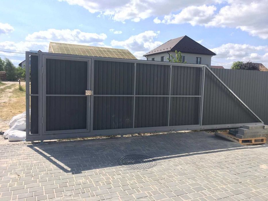 Відкатні ворота з вбудованою хвірткою, Каркас відкатних воріт, Хвіртка