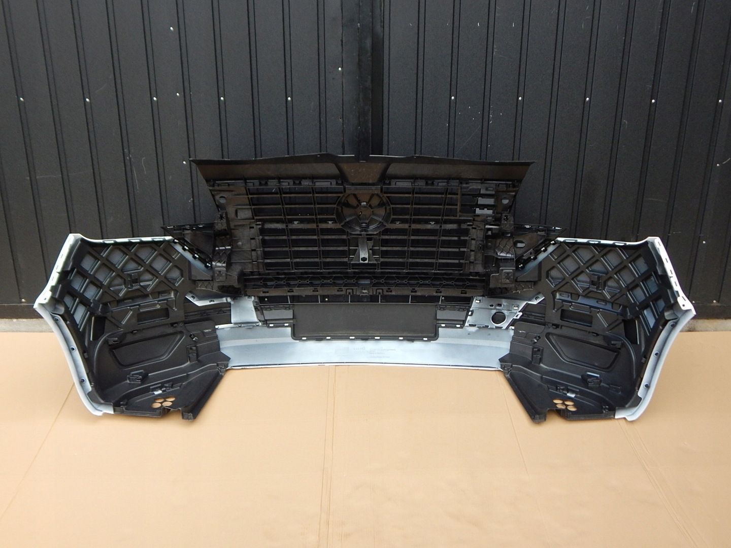 VW T6.1 MULTIVAN zderzak przód grill KOMPLETNY  IGŁA