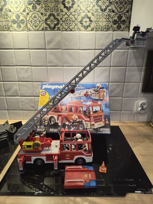 Sprzedam playmobil CITY ACTION wóz strażacki 9463