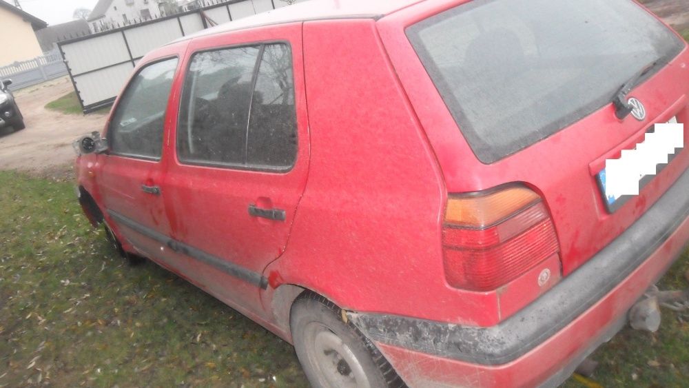 Volkswagen Golf III,1,8 benzyna,5 drzwi,hak,czerwony,na części