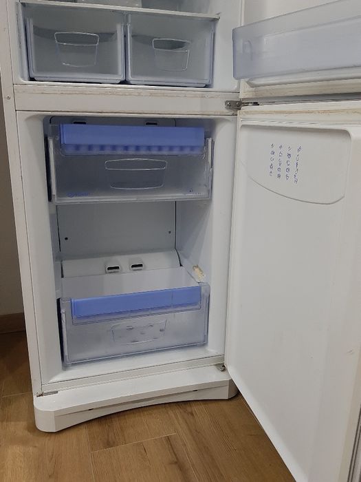 Frigorífico combinado Indesit