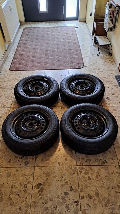 Opony Zimowe z Felgami. 175/65 R15 Semperit. Jak NOWE