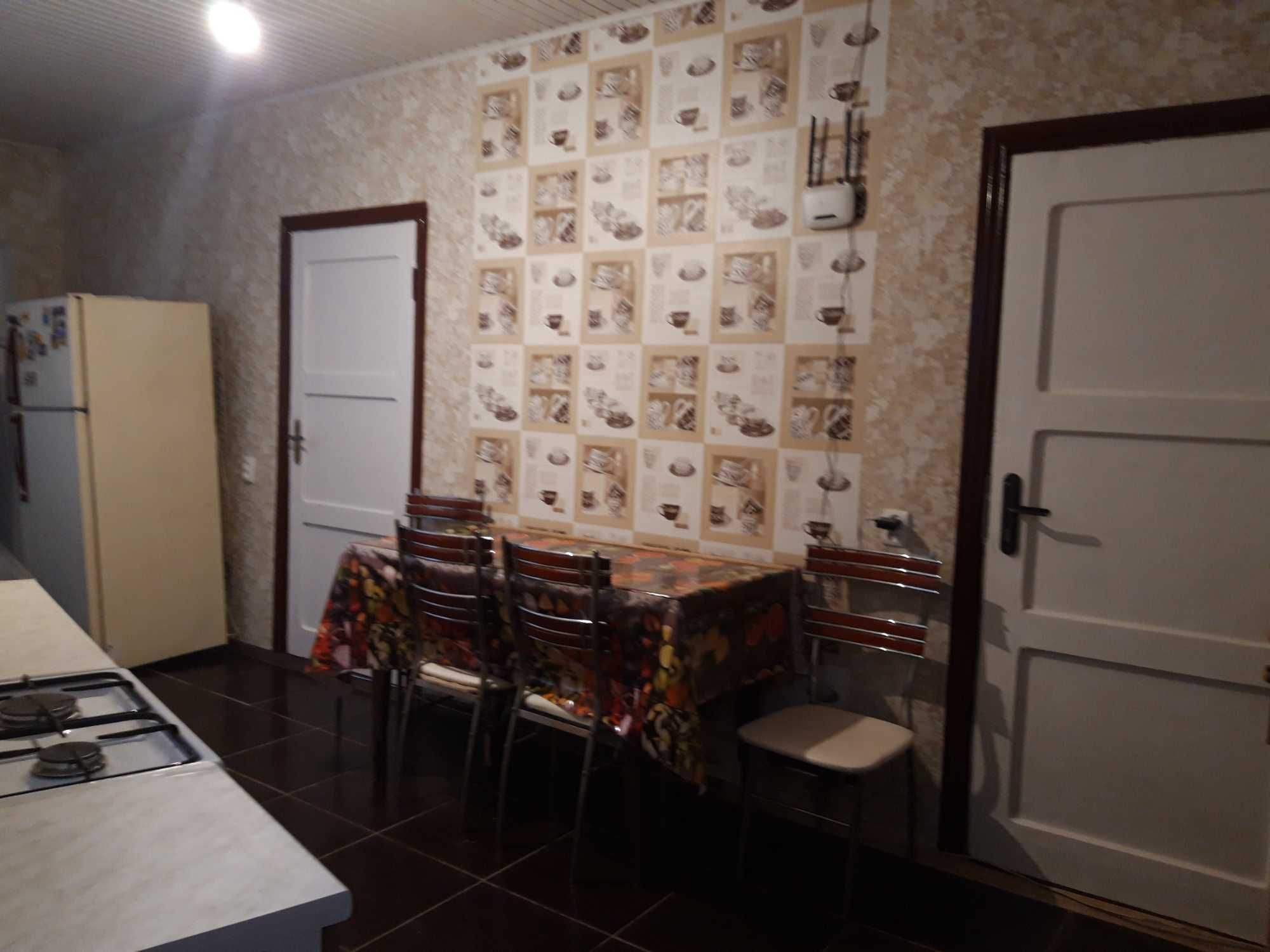 Здам пол будинку, кімнати