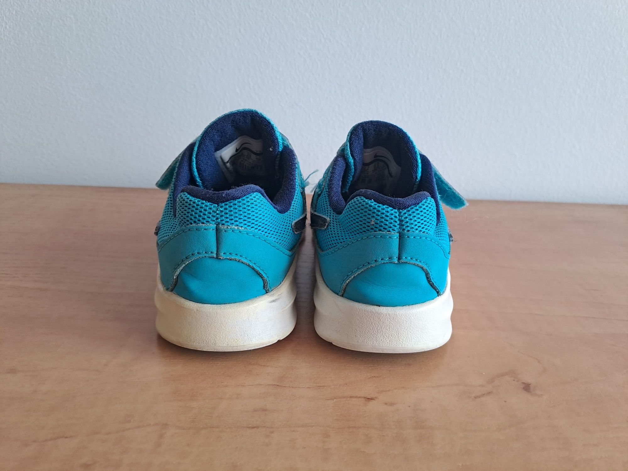 Buty dziecięce NIKE rozmiar 26