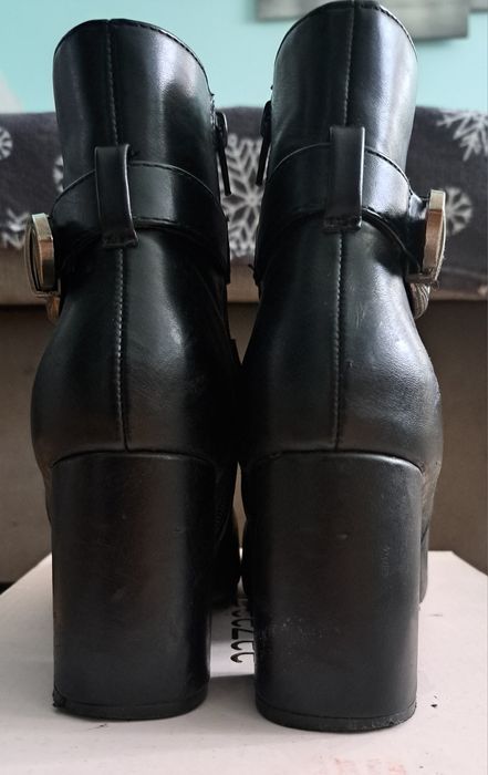 Botki czarne z klamra