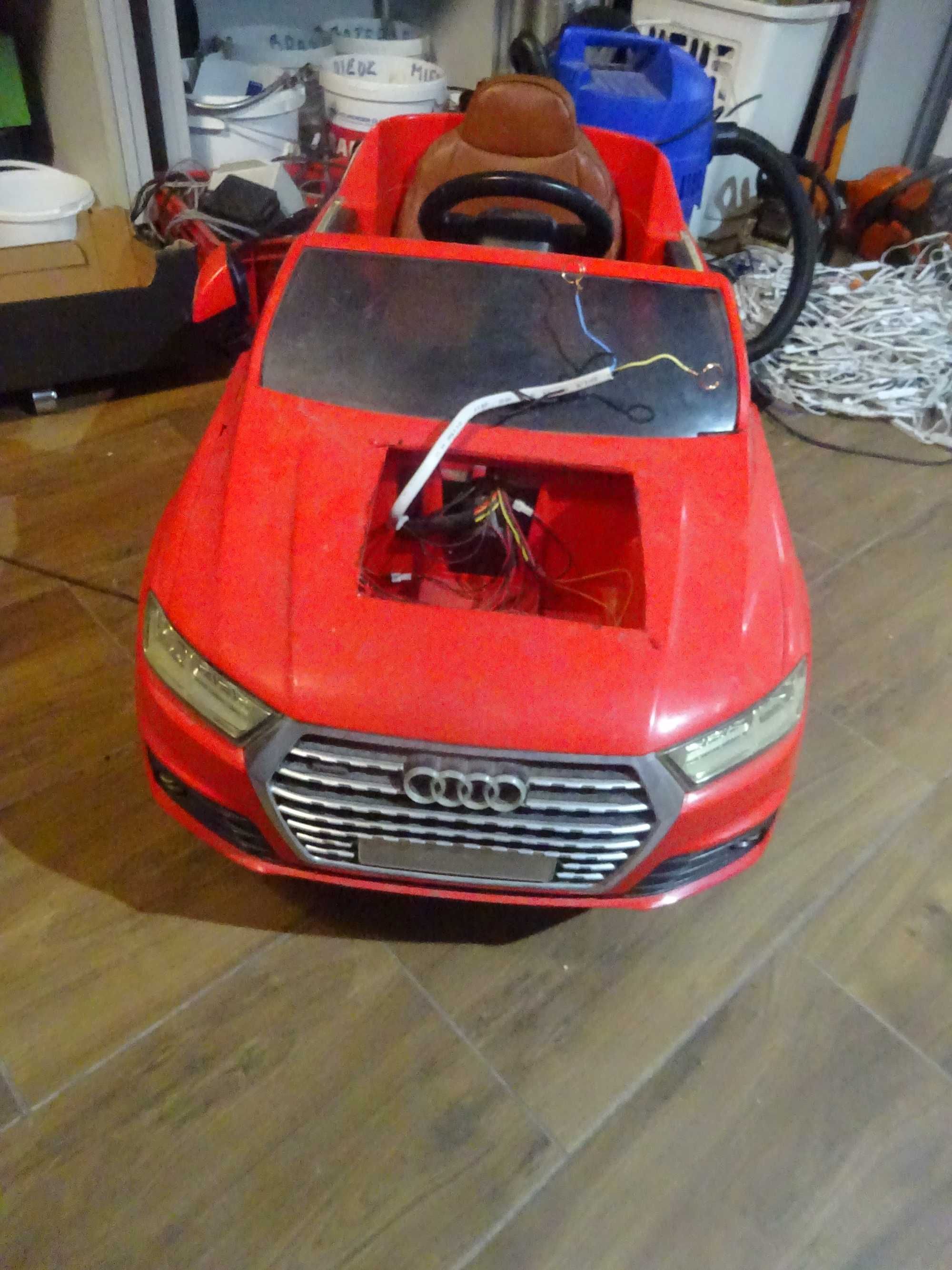 samochód osobowy do naprawy na akumulator czerwone Audi dla dziecka