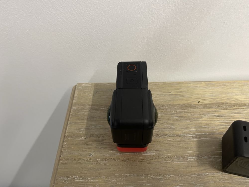 Camara Insta one rs twin edition