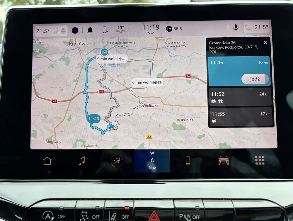 Jeep Compass radio uconnect 5 polski mapy lektor aplikacje youtube