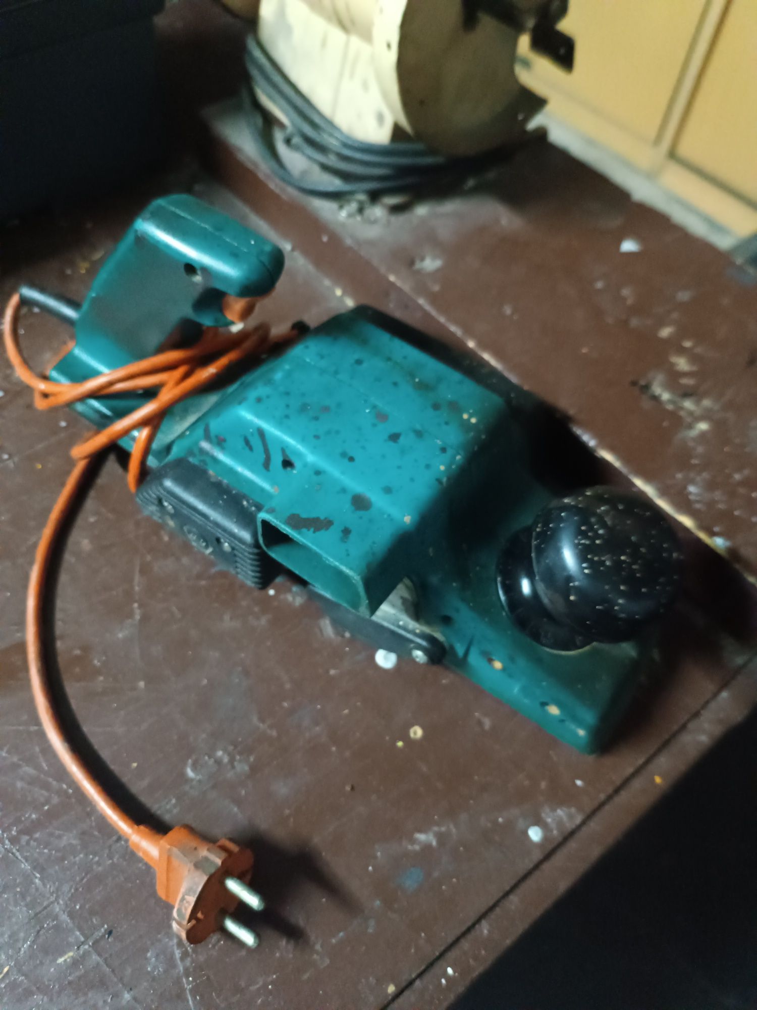 Strug elektryczny Black & Decker