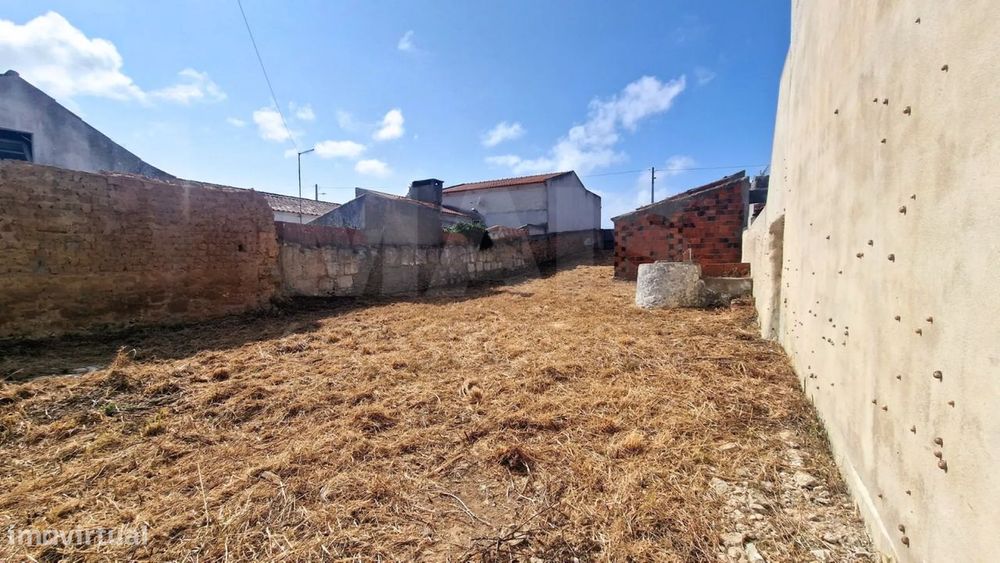 Moradia em ruina com anexos para recuperar no Vau – excelente oport...