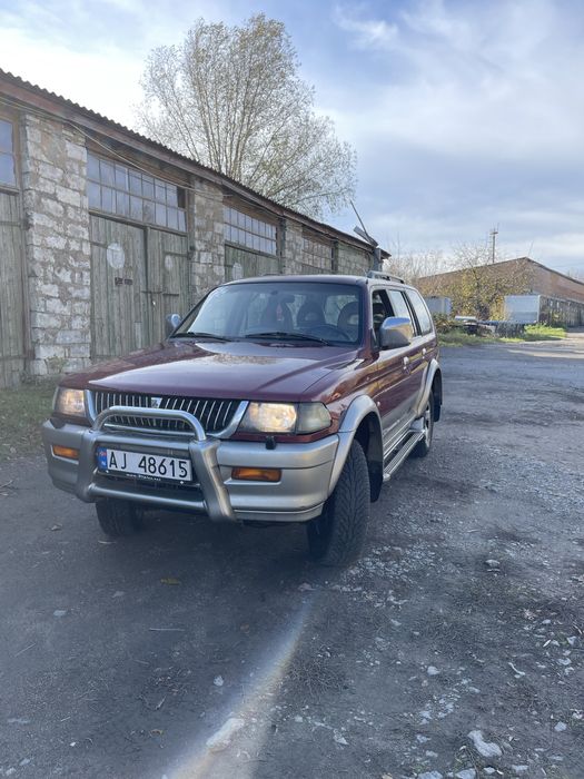 Нерозмитнена Мітсубіші Паджеро Спорт 4х4