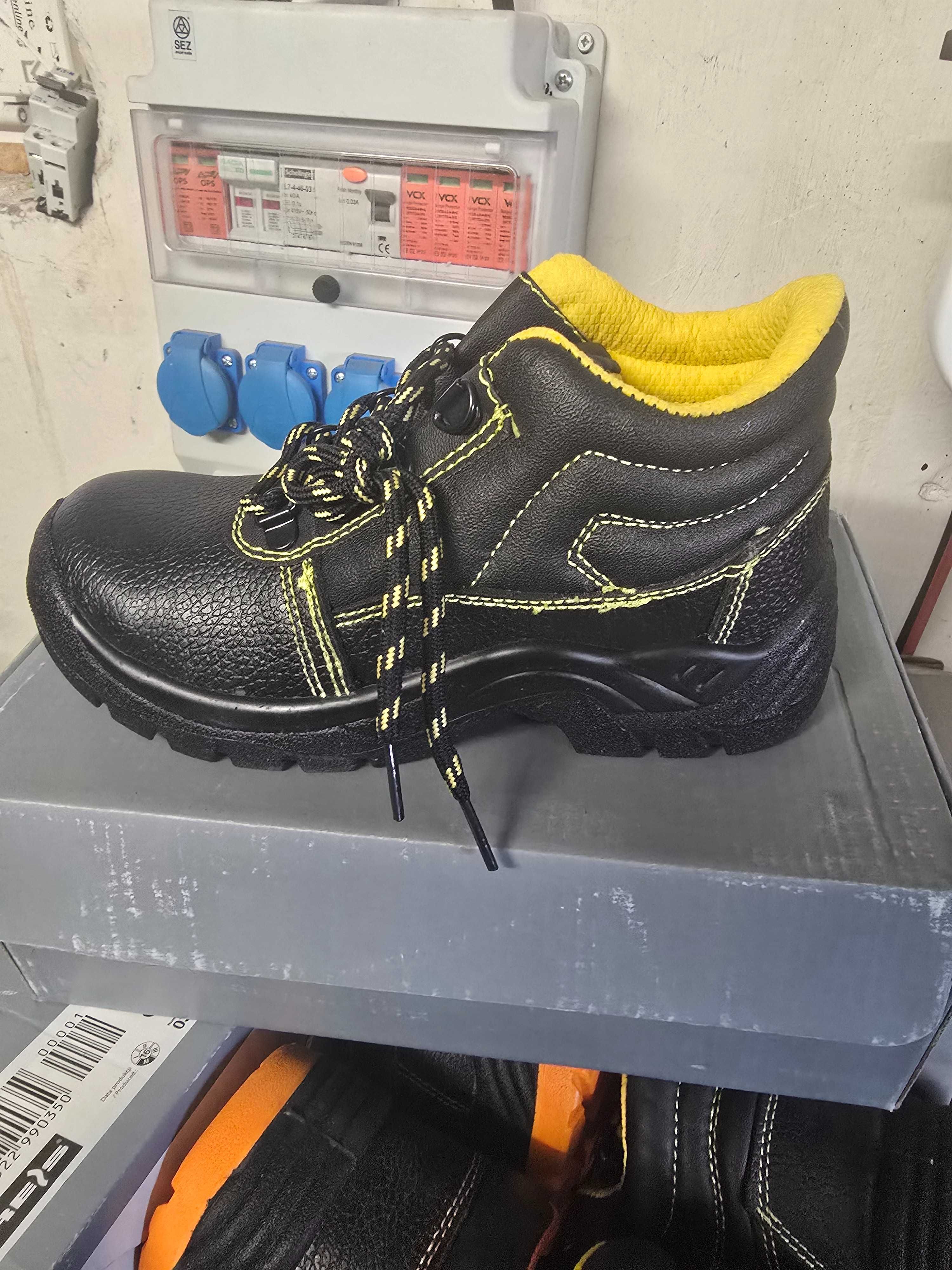 Buty robocze z podnoskiem i wkładka antyprzebiciowa S3