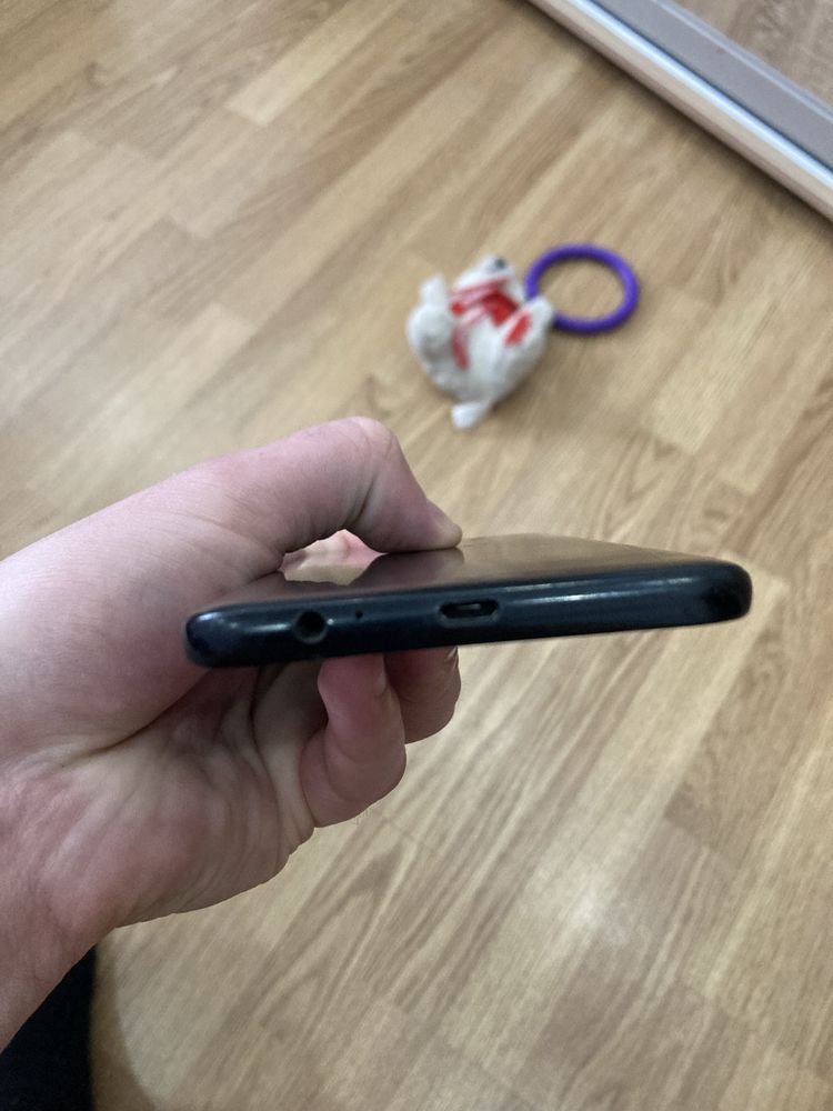 Телефон Смартфон Samsung J8 3/32 Чорний
