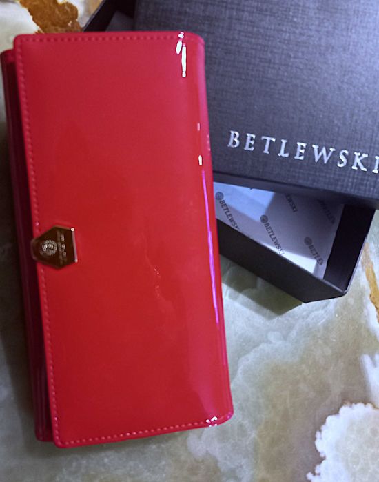 portfel damski BETLEWSKI skóra lakierowana w opakowaniu.RFID