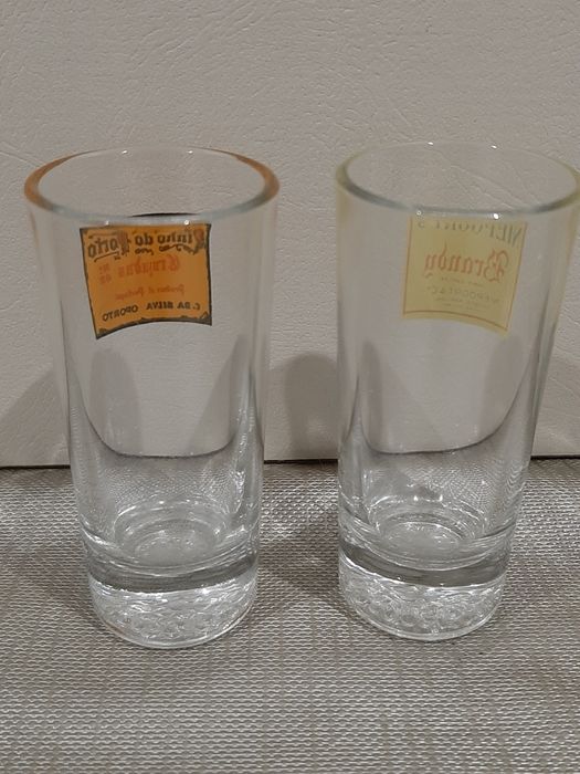 2 copos de shots com gravura