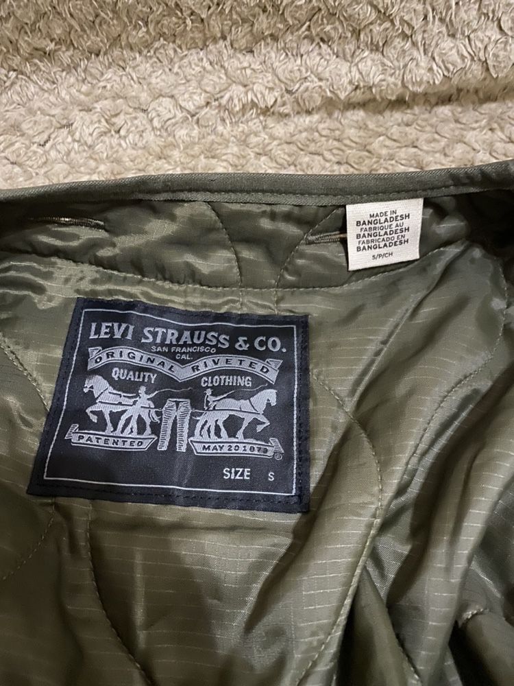 Продам абсолютно нову парку levi’s