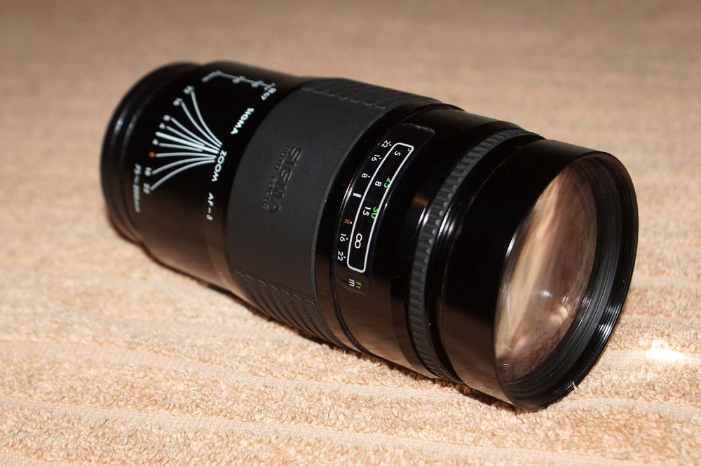 Sigma AF 75-200mm f/2.8-3.5 for Sony