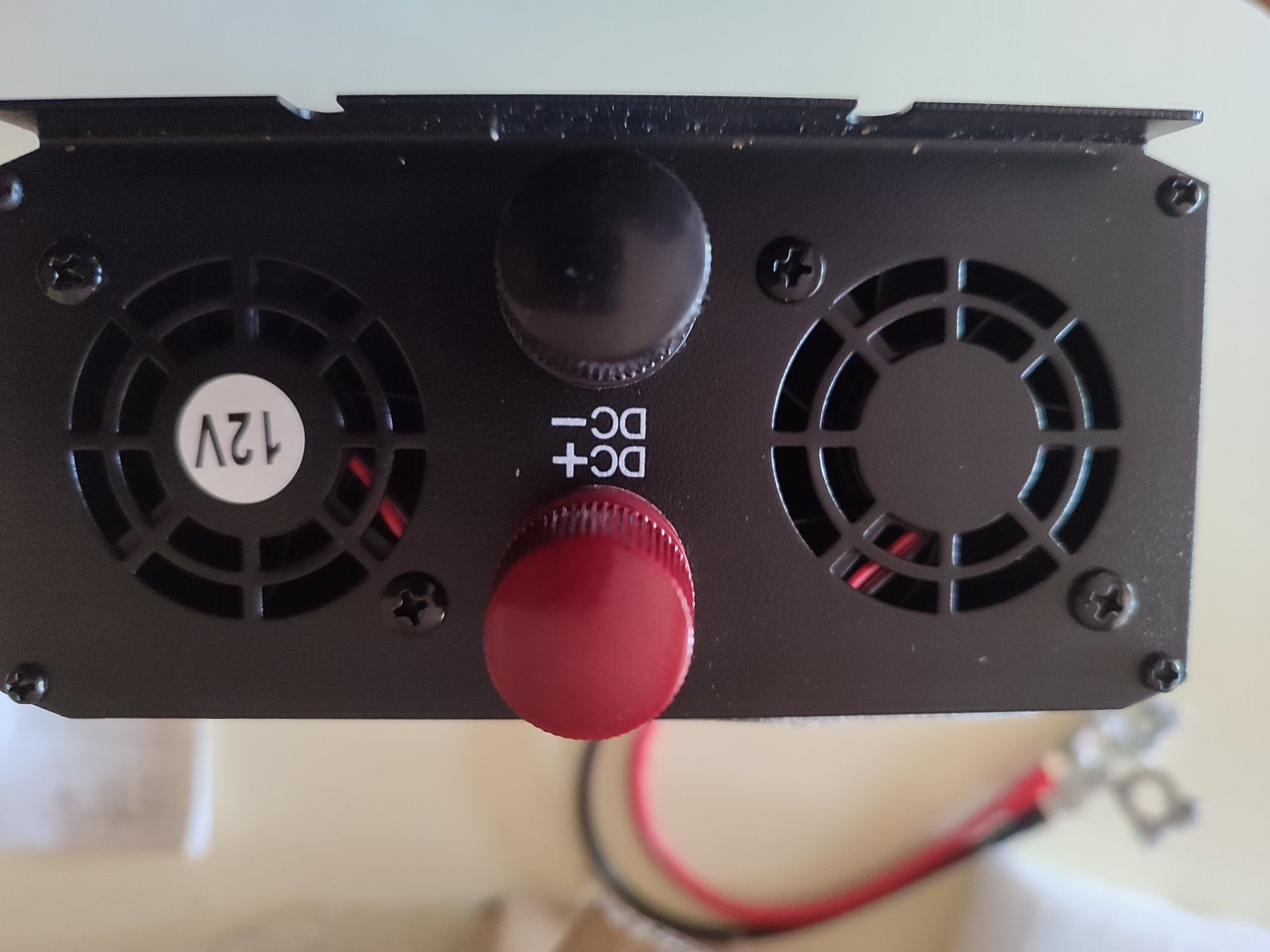 Інвертор 12/220в 4000W.