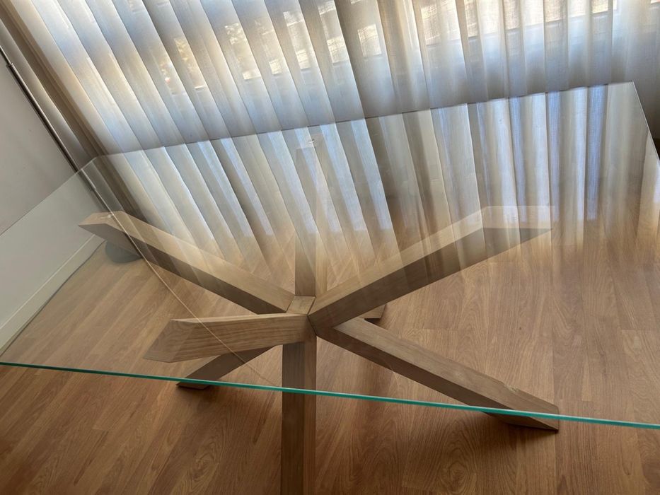 Mesa de jantar com tampo de vidro