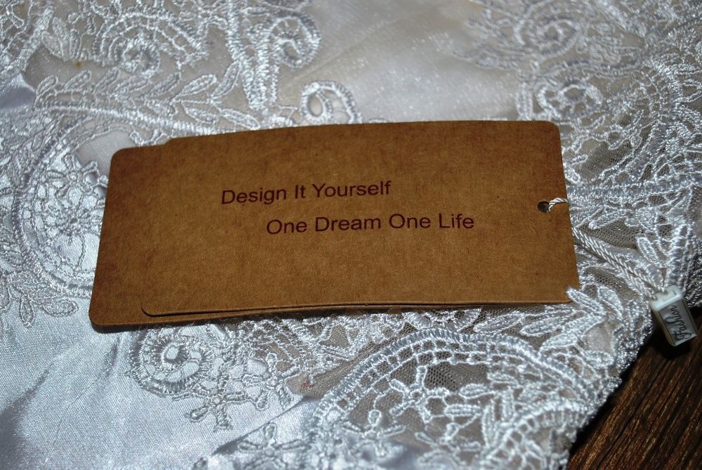 Платье свадебное новое со шлейфом ажур и атласный блеск шикарное