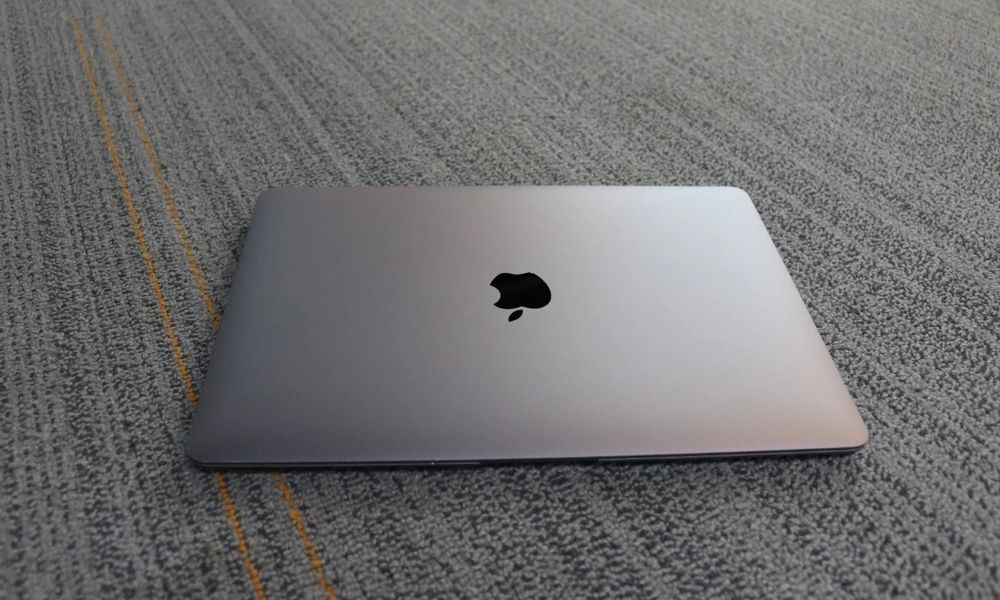 Apple MacBook 2020 M1 8GB RAM 256GB SSD macOS Sequoia