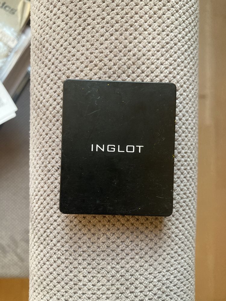 Cien do powiek inglot