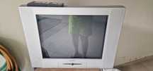 2 Televisões Grundig e Blueski