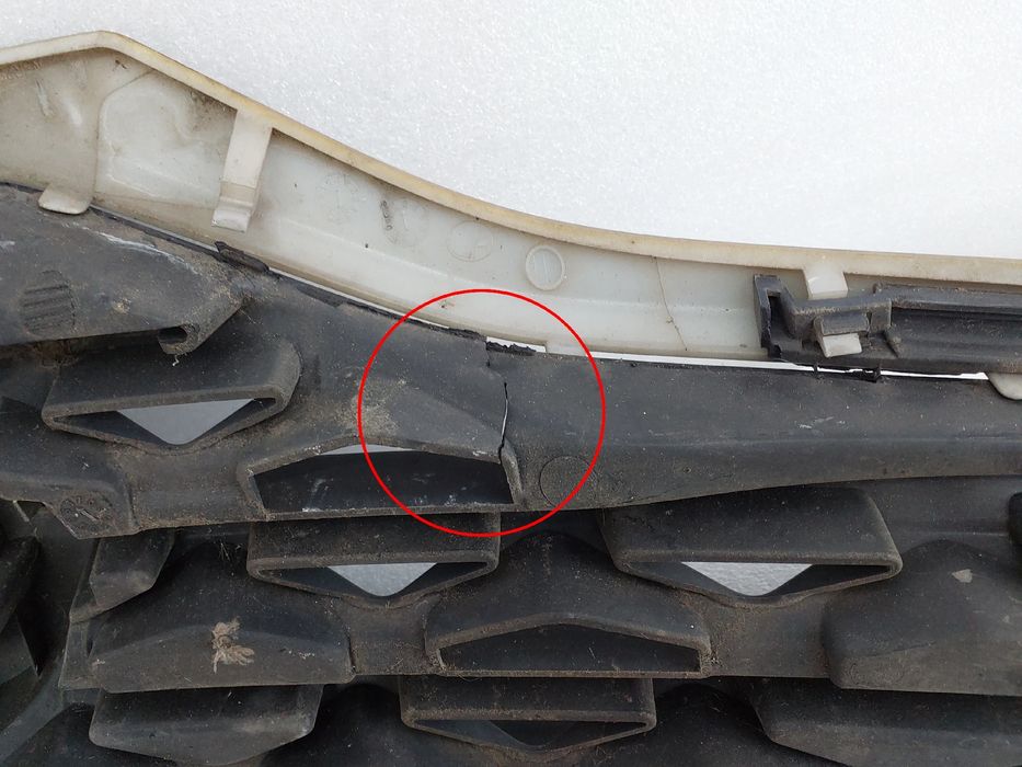 Grelha frente NISSAN NV200 Furgão/Combi (M20)