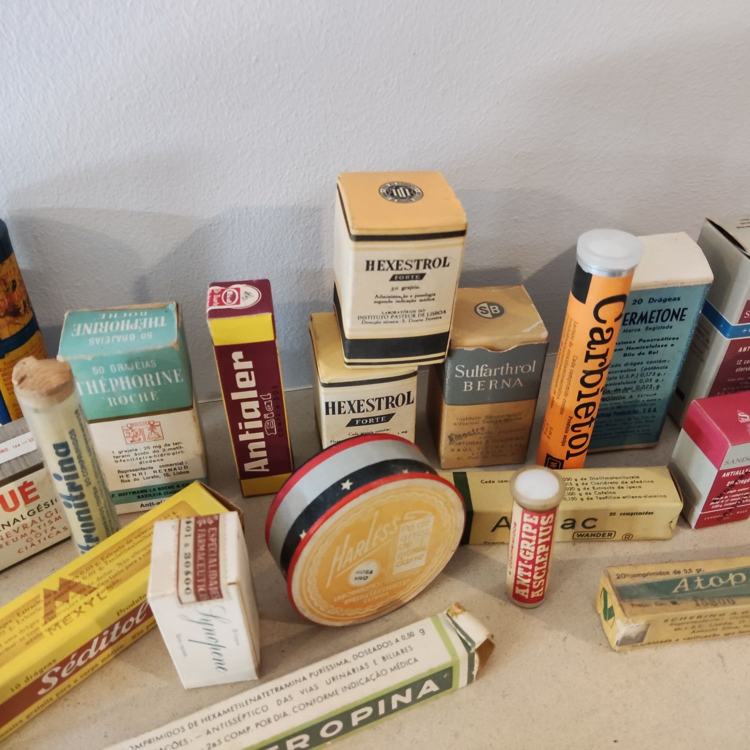 Conjunto de 24 medicamentos antigos - Farmácia vintage