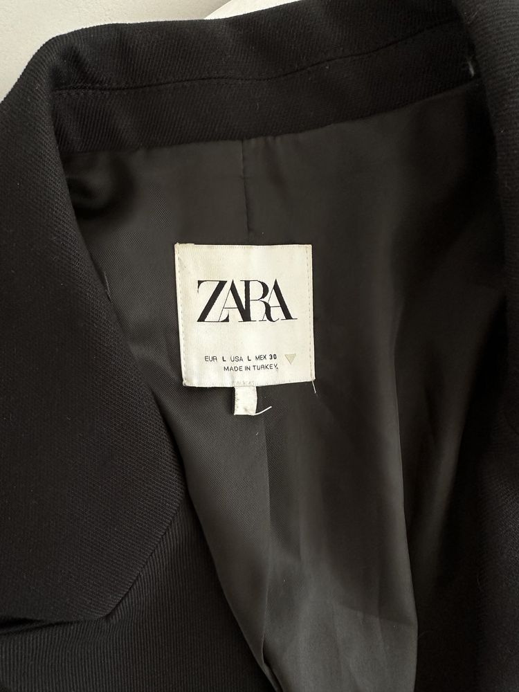 чорний укорочений піджак Zara
