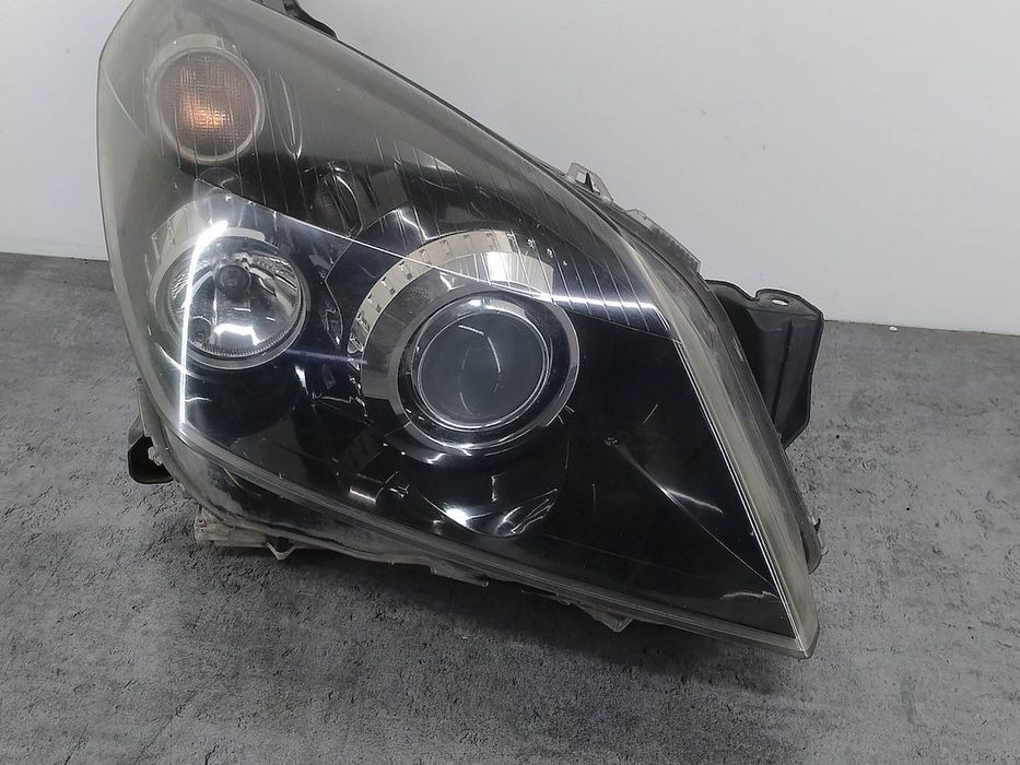 LAMPA PRZÓD PRAWA XENON OPEL ASTRA H 160277 5DF00870420 HELLA